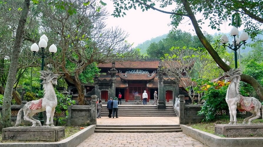 Đền Thượng là ngôi đền chính, cũng là nơi đặt tượng thờ Thánh Gióng (Ảnh sưu tầm).