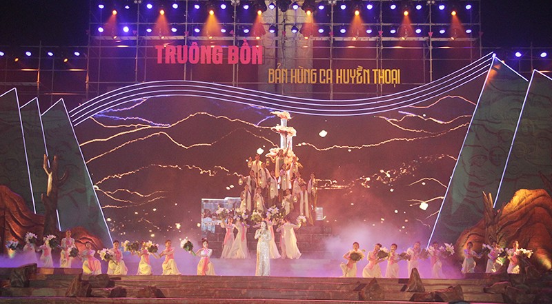 Nhiều hoạt động ý nghĩa qua Chương trình nghệ thuật “Truông Bồn - Bản hùng ca huyền thoại”