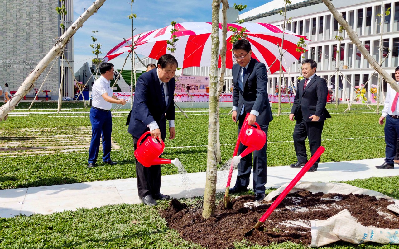 Đại học Cần Thơ khánh thành 2 công trình từ nguồn vốn vay ODA của Nhật Bản
