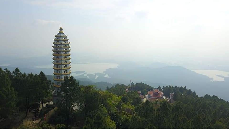 Tòa tháp Bảo trên đỉnh non Hồng (Ảnh sưu tầm).