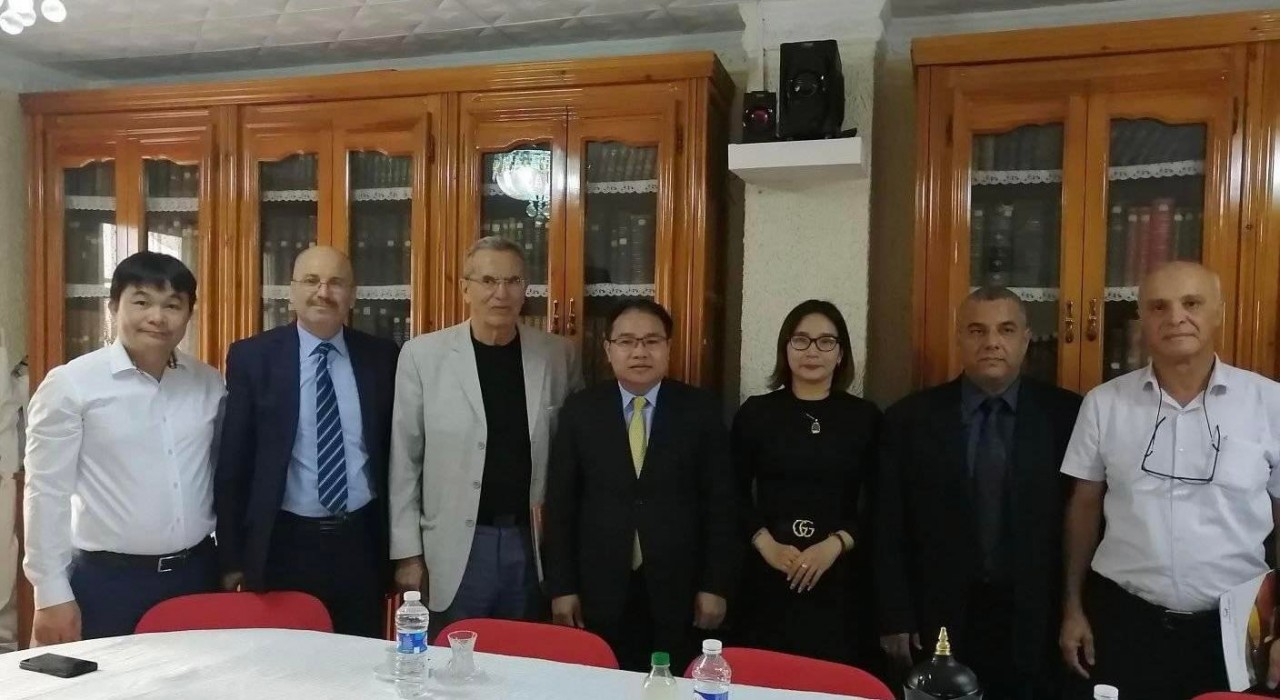 Các đại biểu chụp hình lưu niệm.