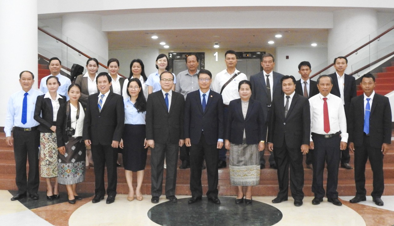 TP. Đà Nẵng (Việt Nam) và tỉnh Champasak (Lào) chia sẻ, trao đổi kinh nghiệm trong công tác mặt trận