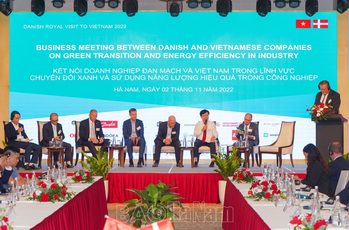 Doanh nghiệp Đan Mạch và tỉnh Hà Nam trao đổi thảo luận về chuyển đổi xanh và sử dụng năng lượng hiệu quả trong công nghiệp (Ảnh: Báo Hà Nam).