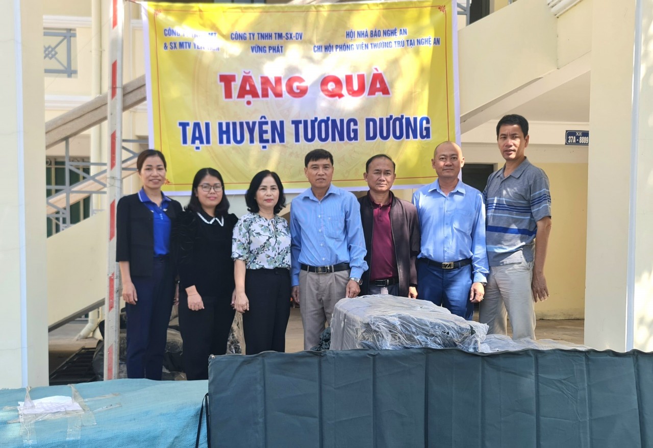 Gần 100 triệu đồng ủng hộ đồng bào các huyện miền núi Tây Nghệ An