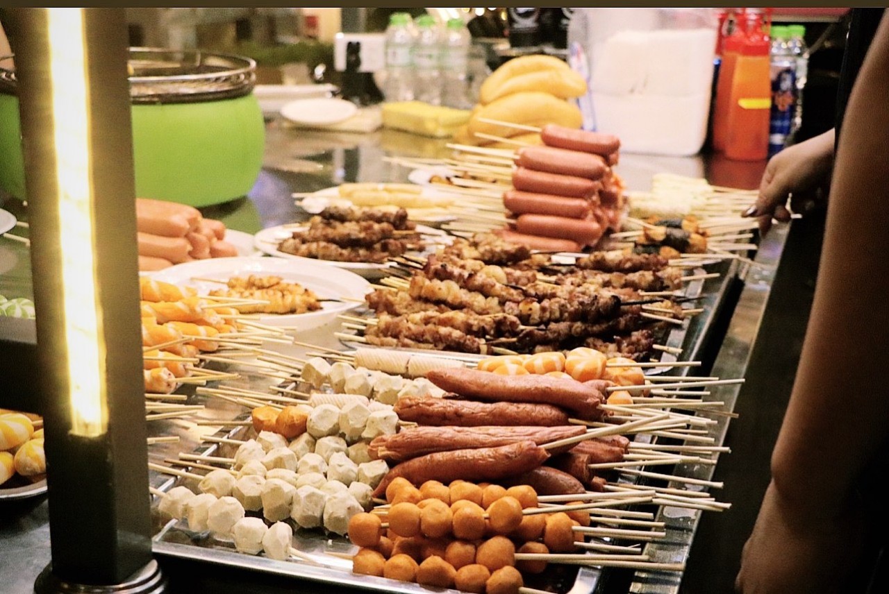 Nhịp sống trẻ ở khu phố ẩm thực xuyên đêm lần đầu xuất hiện ở Thủ đô