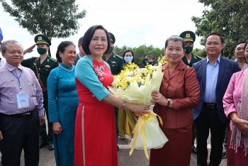Thăm Cụm công trình lưu niệm hành trình cứu nước của Thủ tướng Hun Sen