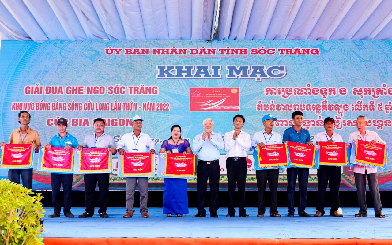 Tưng bừng giải đua ghe Ngo Đồng bằng sông Cửu Long lần thứ V