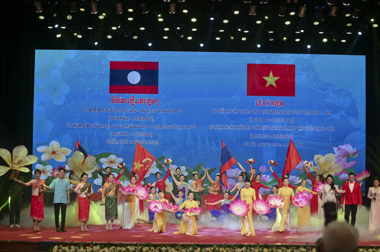 Đoàn kết để độc lập và hạnh phúc