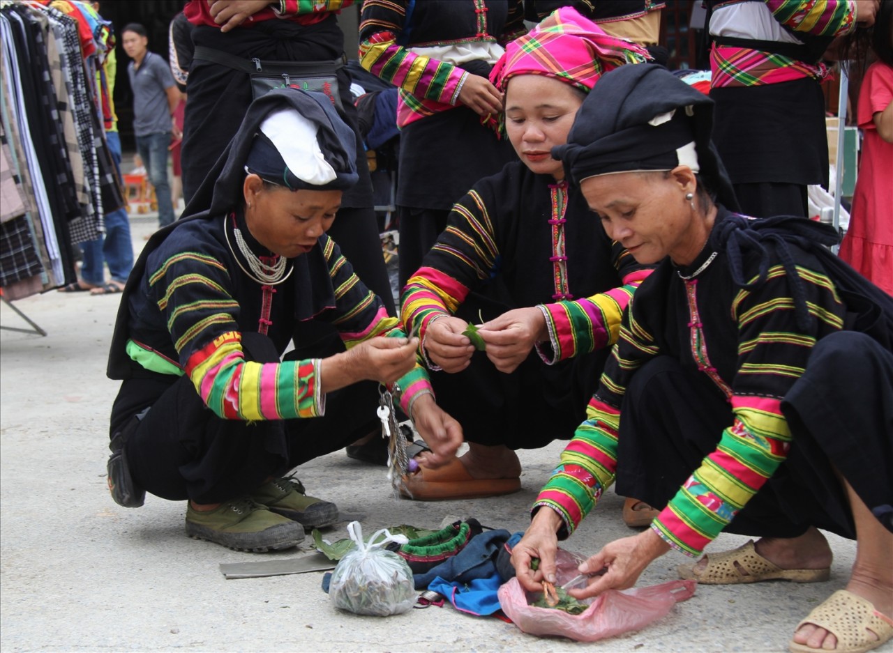 Sắc màu chợ phiên Bảo Lạc
