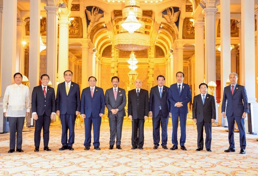 Lãnh đạo các nước ASEAN tiếp kiến Quốc vương Campuchia