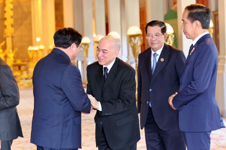 Lãnh đạo các nước ASEAN tiếp kiến Quốc vương Campuchia