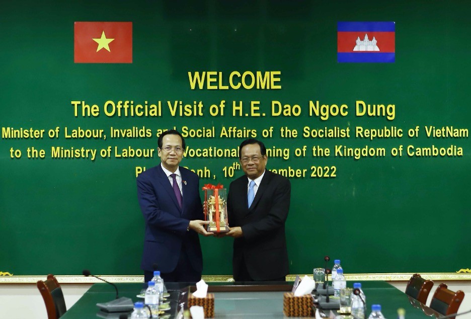 Việt Nam - Campuchia thúc đẩy triển khai nhanh thoả thuận hợp tác về lao động