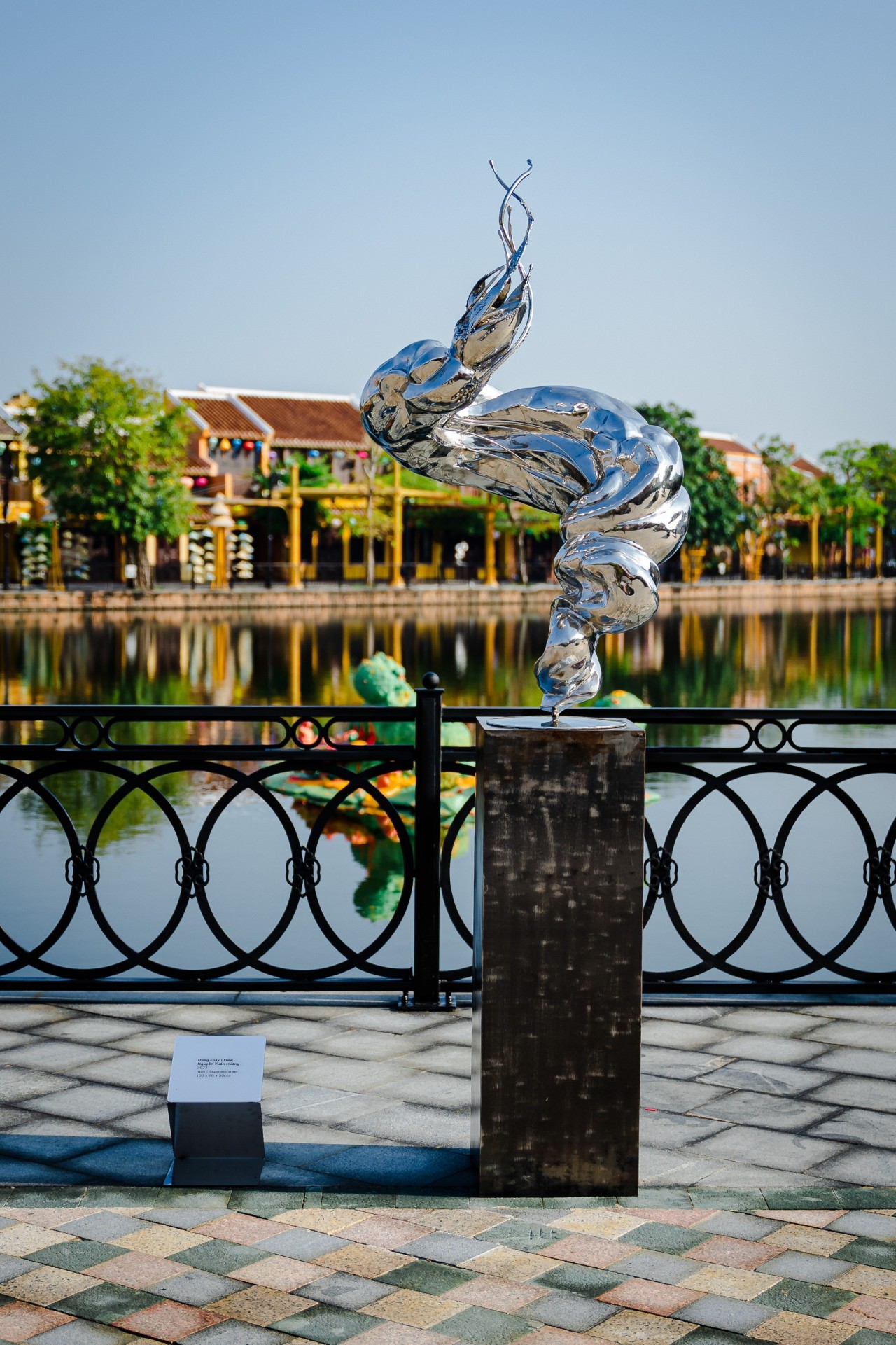 Tác phẩm Dòng chảy của tác giả Nguyễn Tuân Hoàng.