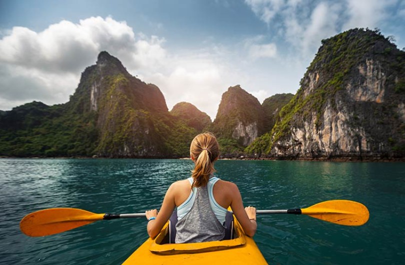 Chèo thuyền Kayak khám phá Vịnh Lan Hạ (Ảnh sưu tầm).