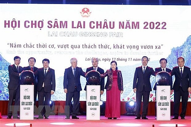 Chủ tịch nước Nguyễn Xuân Phúc: Nâng tầm giá trị cây sâm Việt Nam | Kinh doanh | Vietnam+ (VietnamPlus)