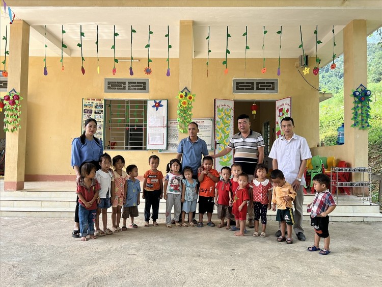 Điểm trường Mầm non Khuổi Ma được đầu tư khang trang, nhờ sự vận động của Trưởng thôn Sầm Văn Páo.