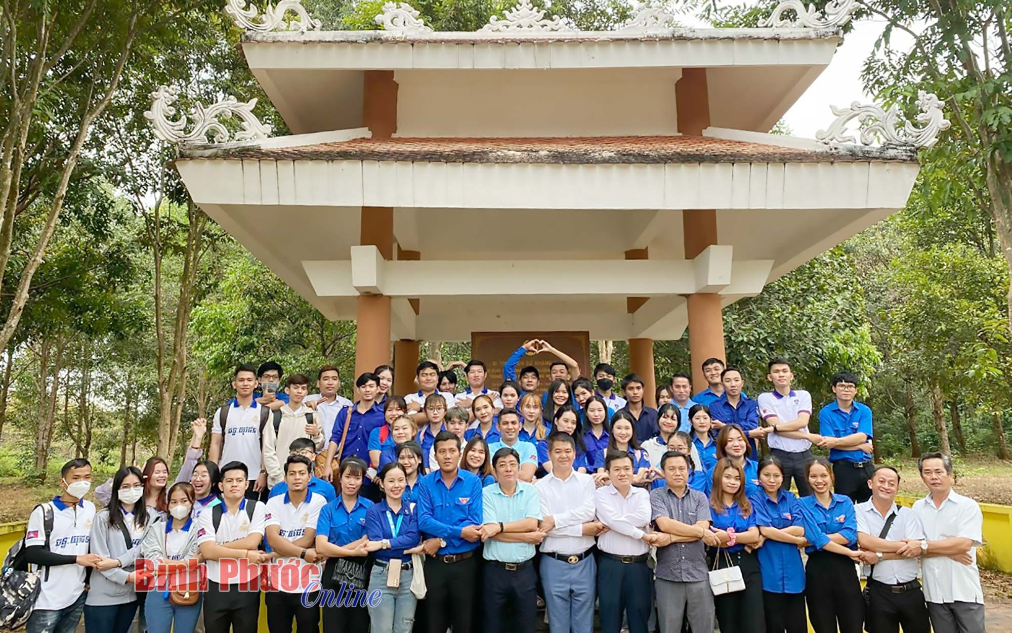 Giao lưu hữu nghị giữa thanh niên, sinh viên tỉnh Bình Phước với sinh viên Campuchia và Lào Giao lưu hữu nghị giữa thanh niên, sinh viên tỉnh Bình Phước với sinh viên Campuchia và Lào