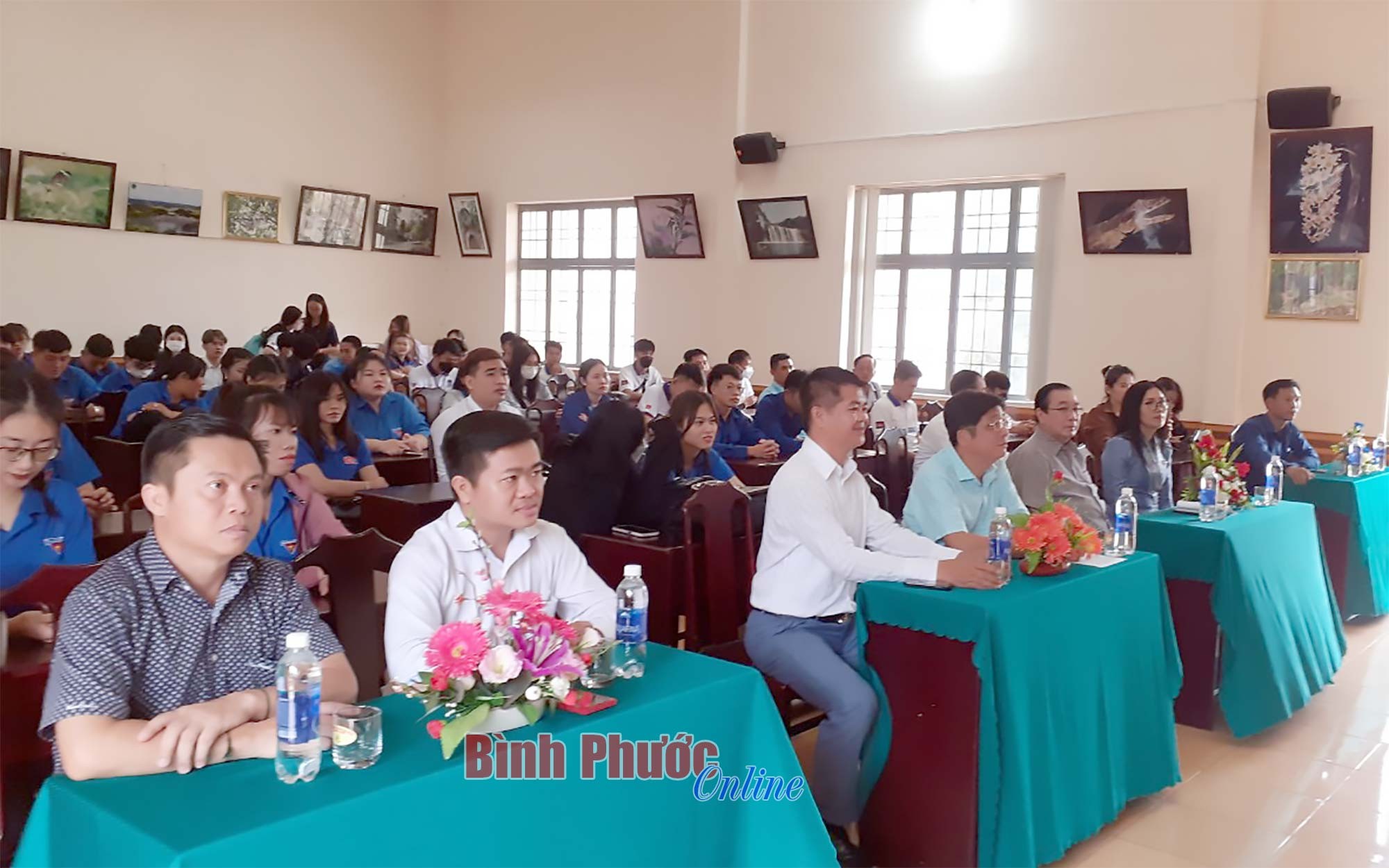 Giao lưu hữu nghị giữa thanh niên, sinh viên tỉnh Bình Phước với sinh viên Campuchia và Lào Giao lưu hữu nghị giữa thanh niên, sinh viên tỉnh Bình Phước với sinh viên Campuchia và Lào