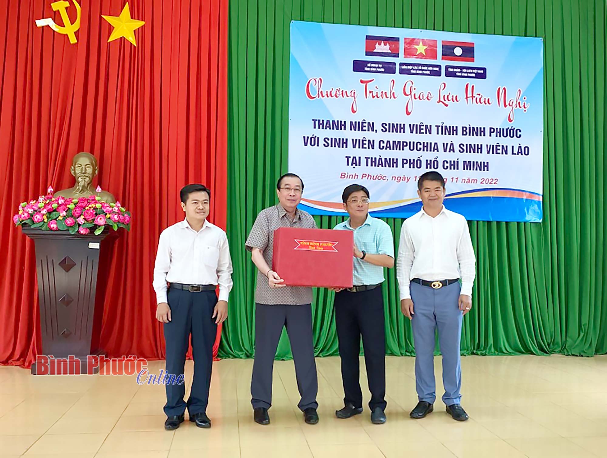 Giao lưu hữu nghị giữa thanh niên, sinh viên tỉnh Bình Phước với sinh viên Campuchia và Lào Giao lưu hữu nghị giữa thanh niên, sinh viên tỉnh Bình Phước với sinh viên Campuchia và Lào