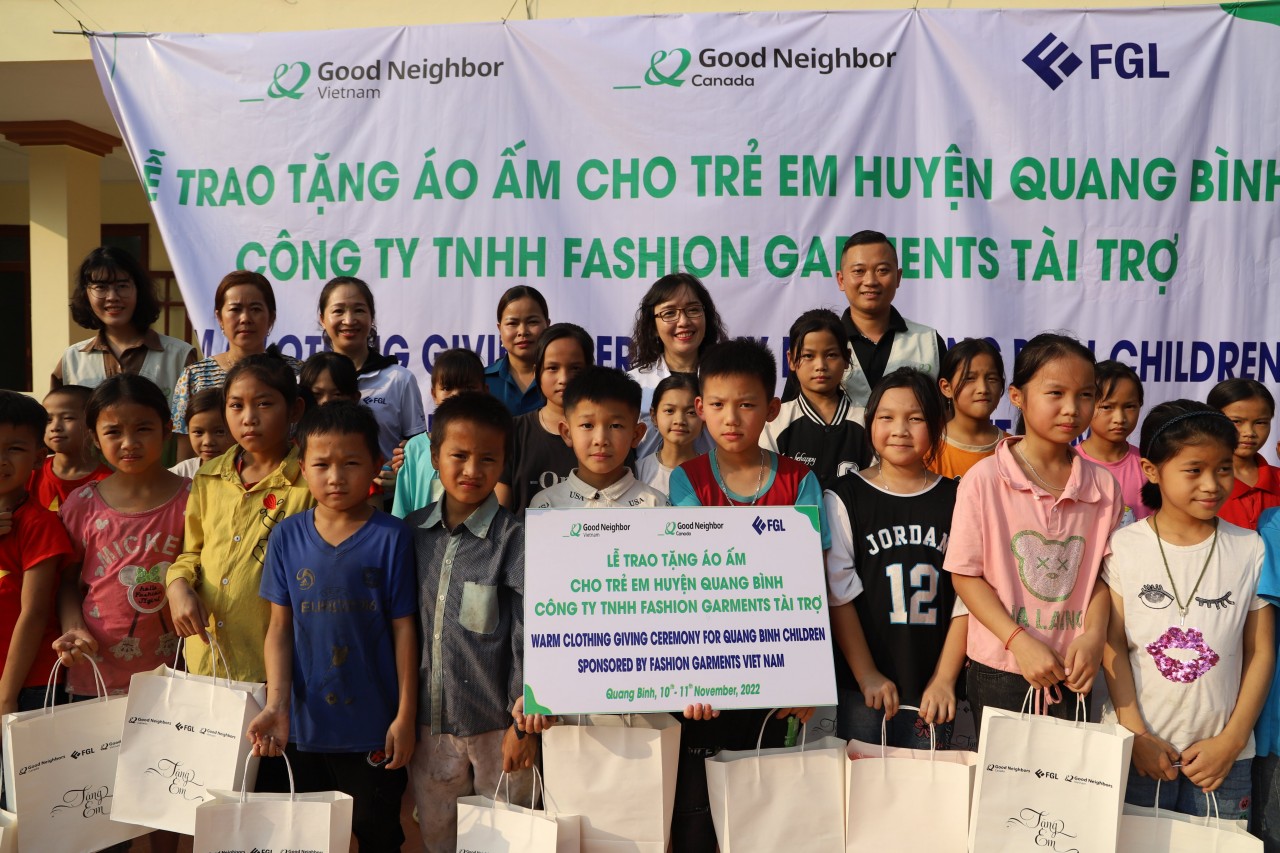 Trao tặng áo ấm cho 660 trẻ em tại huyện Quang Bình, tỉnh Hà Giang