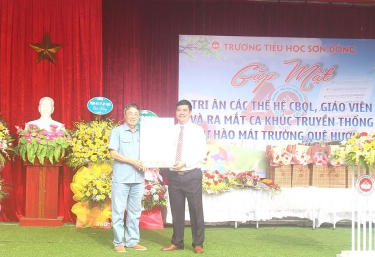 Trường Tiểu học Sơn Đông tri ân các thế hệ nhà giáo và ra mắt ca khúc truyền thống