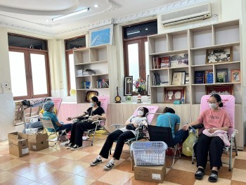Sinh viên Lào, Campuchia hiến máu tình nguyện