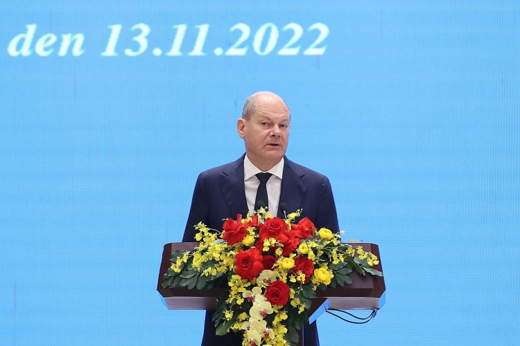 Chùm ảnh: Thủ tướng Đức Olaf Scholz cùng Thủ tướng Phạm Minh Chính dạo bộ đêm Hồ Gươm