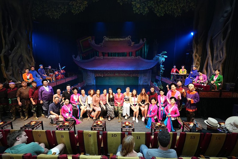 Các doanh nghiệp lữ hành Australia ấn tượng với các show nghệ thuật của Hà Nội