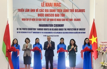 Khai mạc Triển lãm ảnh kỷ niệm 30 năm thiết lập quan hệ ngoại giao Việt Nam - Belarus
