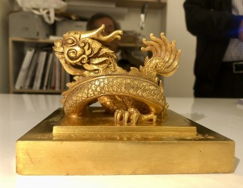 Hãng đấu giá Millon (Pháp) đồng ý chuyển giao ấn vàng “Hoàng đế chi bảo”cho Việt Nam