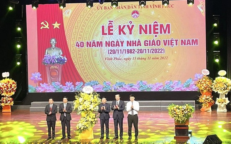 Vĩnh Phúc tôn vinh các nhà giáo cống hiến cho sự nghiệp 