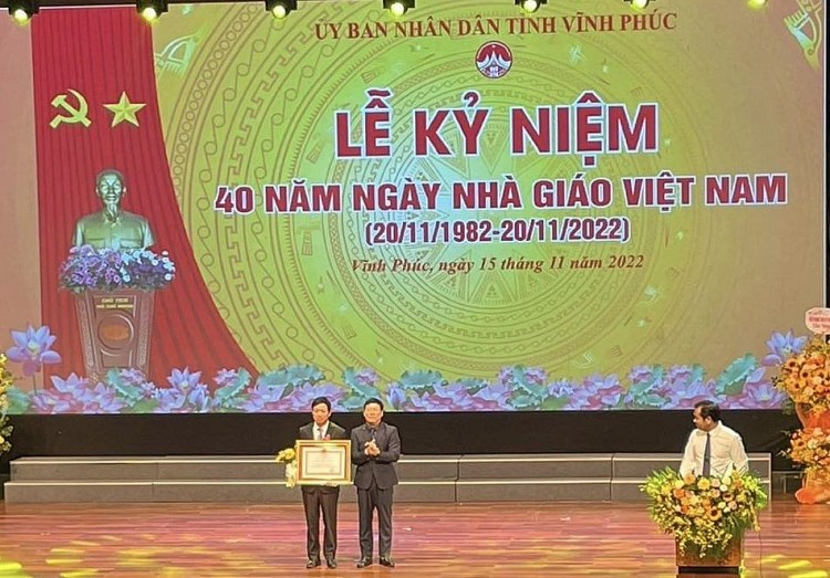 Vĩnh Phúc tôn vinh các nhà giáo cống hiến cho sự nghiệp 