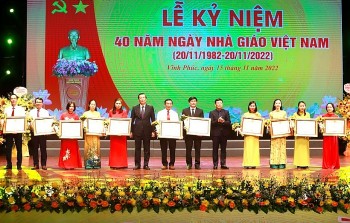 Vĩnh Phúc tôn vinh các nhà giáo cống hiến cho sự nghiệp 