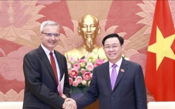 Chủ tịch Quốc hội Vương Đình Huệ tiếp Đại sứ Pháp Nicolas Warnery
