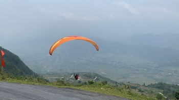 Gần 100 phi công tham gia Giải dù lượn đường trường cấp quốc gia tại Lai Châu