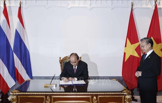 Chủ tịch nước Nguyễn Xuân Phúc gặp Chủ tịch Quốc hội Thái Lan Chuan Leekpai Chủ tịch nước Nguyễn Xuân Phúc gặp Chủ tịch Quốc hội Thái Lan Chuan Leekpai