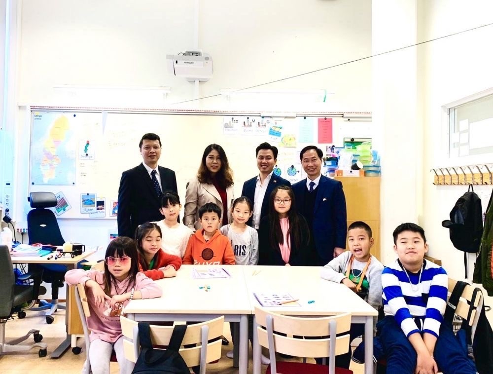 Thầy giáo “gieo” chữ Việt ở Bắc Âu lạnh giá