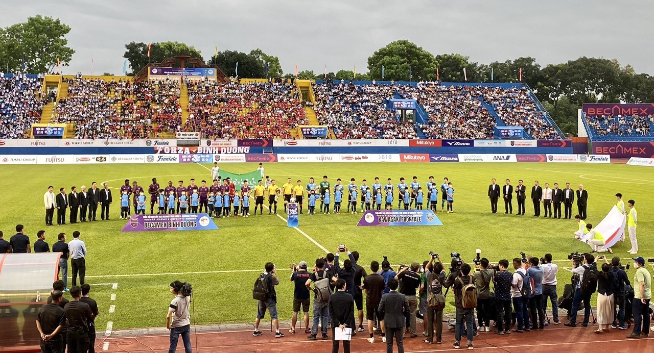 Giao lưu bóng đá giữa Câu lạc bộ Becamex Bình Dương và Kawasaki Frontale (Nhật Bản)