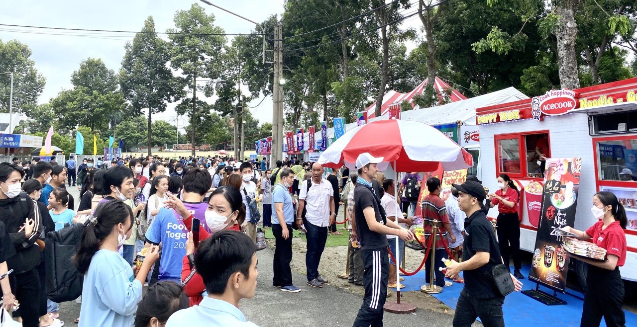 Giao lưu bóng đá giữa Câu lạc bộ Becamex Bình Dương và Kawasaki Frontale (Nhật Bản)