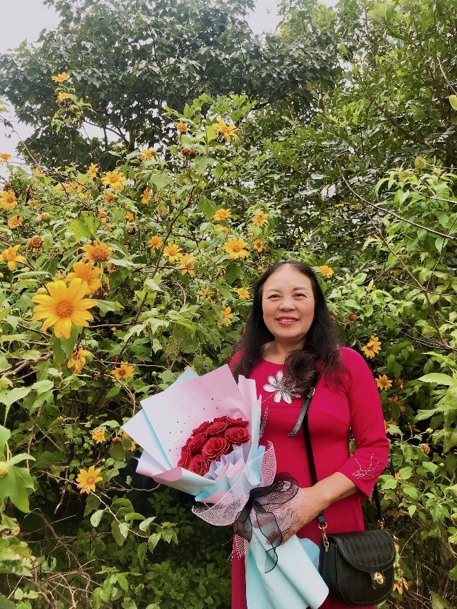 Bà giáo về hưu hỗ trợ phụ nữ làm kinh tế, giảm phụ thuộc vào rừng