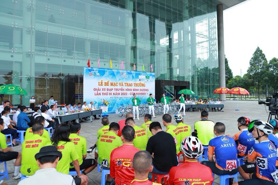 Các tay đua có mặt từ rất sớm sẵn sàng cho chặng đua cuối cùng của mùa giải.