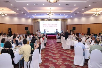 Thắm tình hữu nghị Đêm đoàn kết