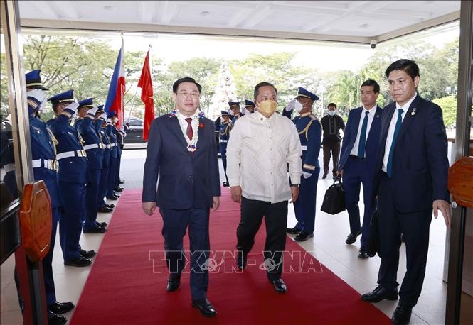 Chủ tịch Quốc hội Vương Đình Huệ bắt đầu thăm chính thức Cộng hoà Philippines