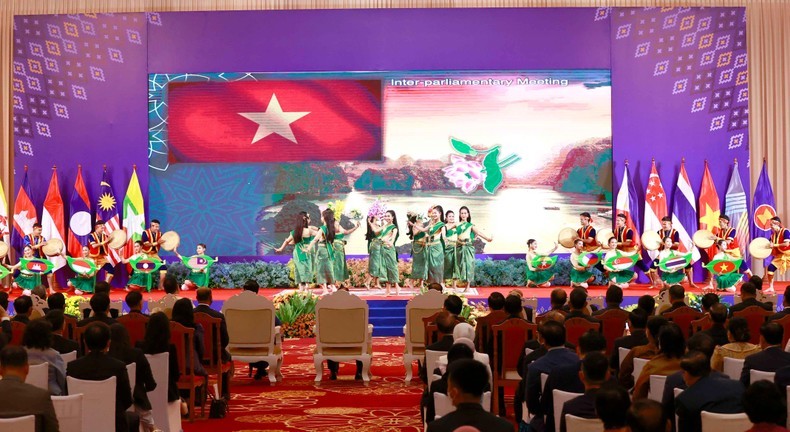 Tình cảm thân thiết, chân thành trên đất nước Chùa tháp