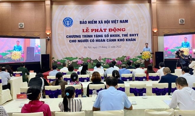 Hàng chục nghìn hoàn cảnh khó khăn được tặng sổ BHXH, thẻ BHYT qua Lễ Phát động của BHXH Việt Nam