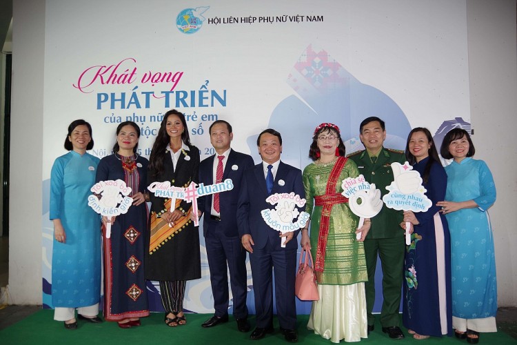 H’Hen Niê xúc động khi tham gia Tọa đàm “Tiếng nói của phụ nữ”