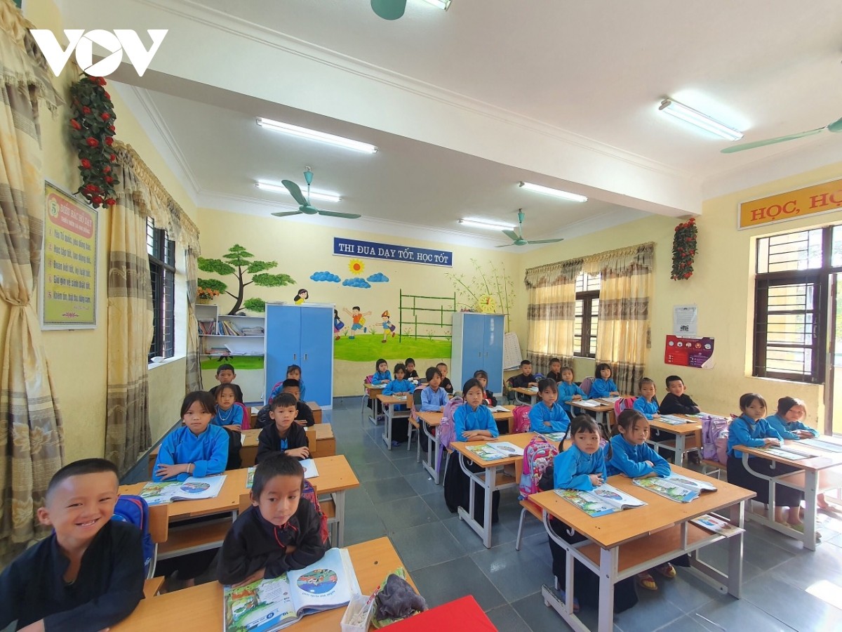Đưa trang phục truyền thống vào trường học