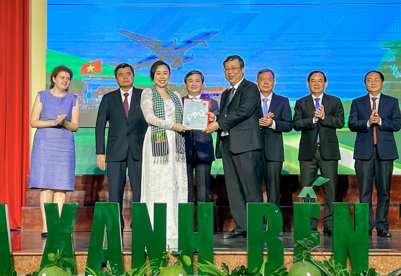 Lô bưởi da xanh đầu tiên của Việt Nam sang thị trường Hoa Kỳ