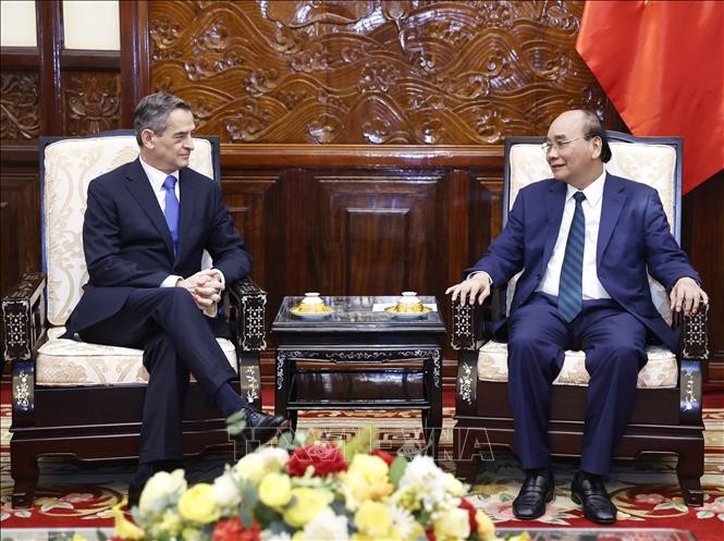 Chủ tịch nước Nguyễn Xuân Phúc tiếp Đại sứ Chile chào từ biệt