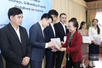 Trao 200 suất học bổng cho học sinh, sinh viên Lào học tập tại Việt Nam